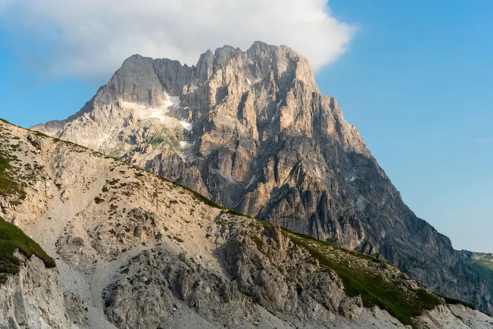 Il profilo del Monte Tuttavista visto dalla piana